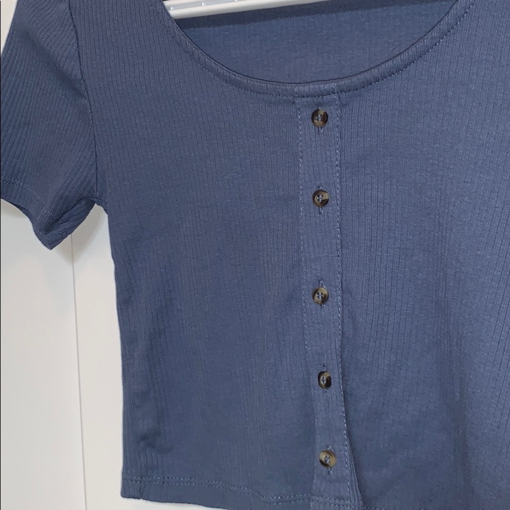 Crop top - Picture 2 of 3